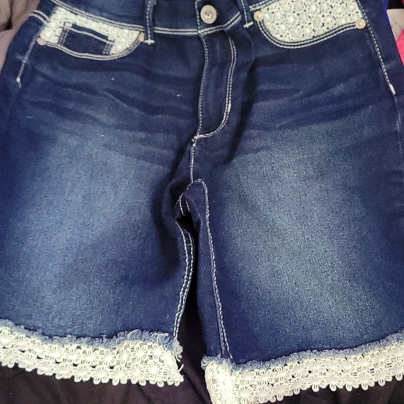 Girls Jean shorts - Picture 2 of 3